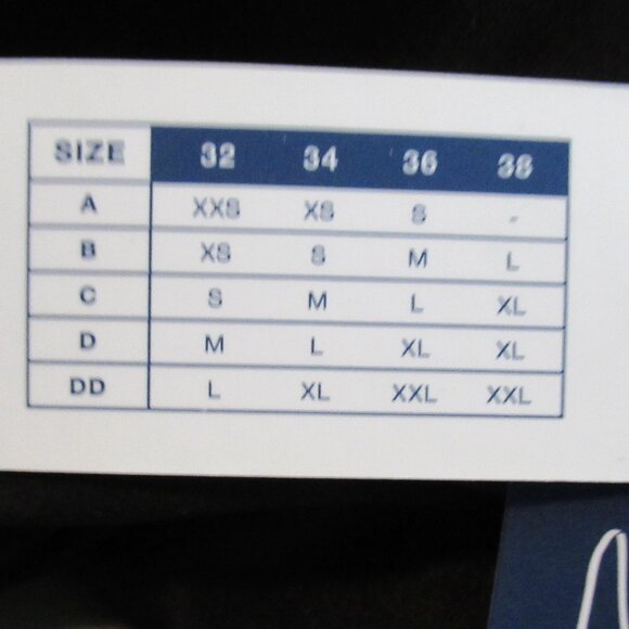 GAP GapBody Women's Everyday Essentials Multiway T-Shirt Bra, True Black, 32D - Picture 5 of 8